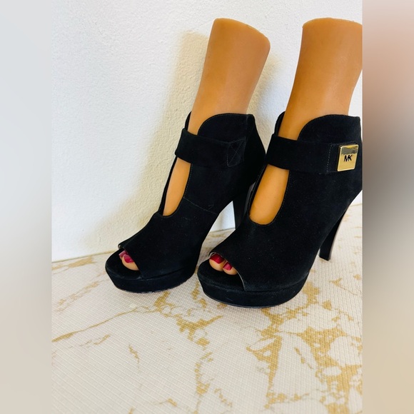 🔥🔥FINAL CLEARENACE 🔥🔥 MICHAEL KORS Black Suede Leather Strap Bootie - Picture 2 of 11